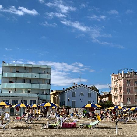 Hotel Acquamarina Viserba Ріміні Екстер'єр фото