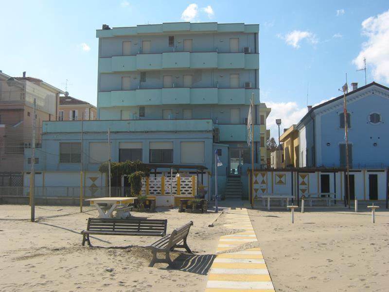 Hotel Acquamarina Viserba Ріміні Екстер'єр фото