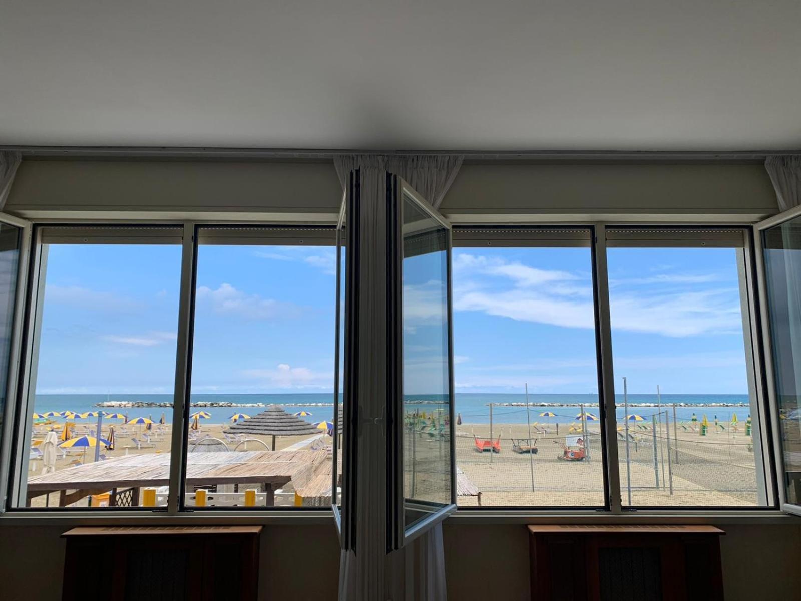 Hotel Acquamarina Viserba Ріміні Екстер'єр фото