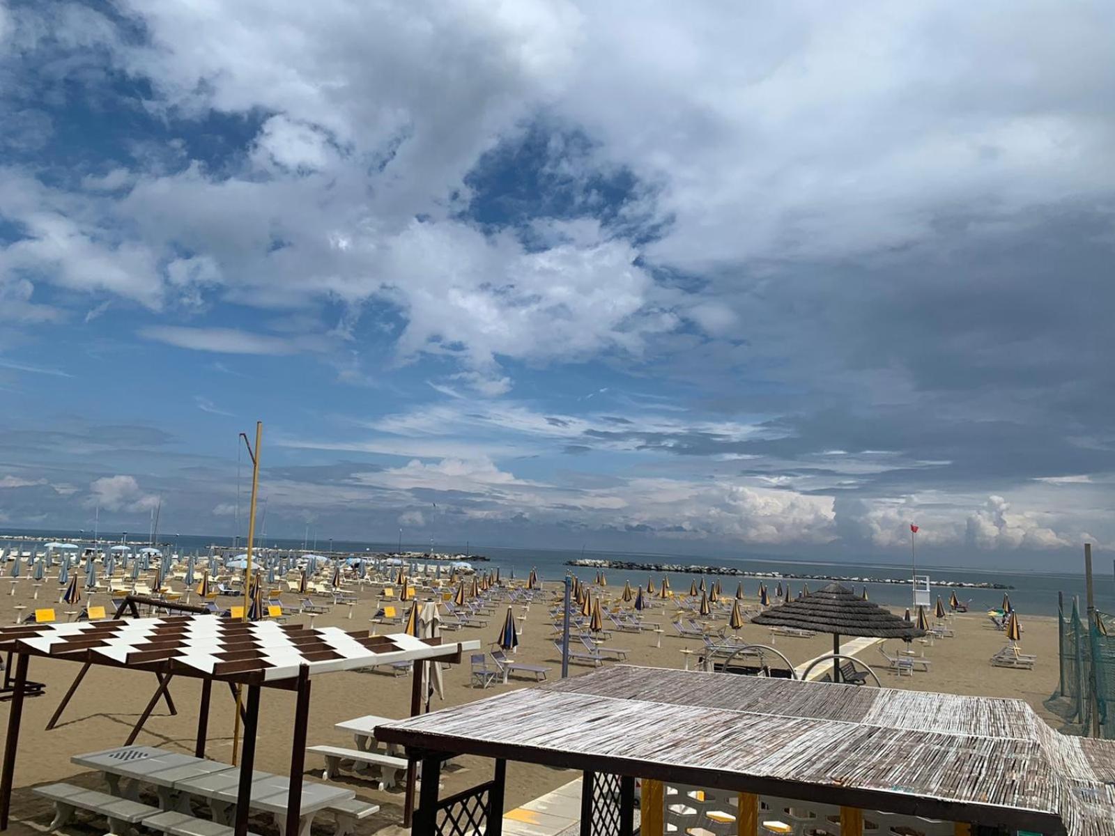 Hotel Acquamarina Viserba Ріміні Екстер'єр фото