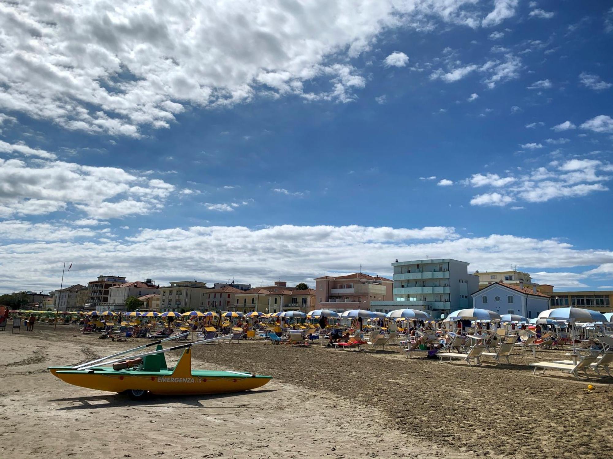 Hotel Acquamarina Viserba Ріміні Екстер'єр фото