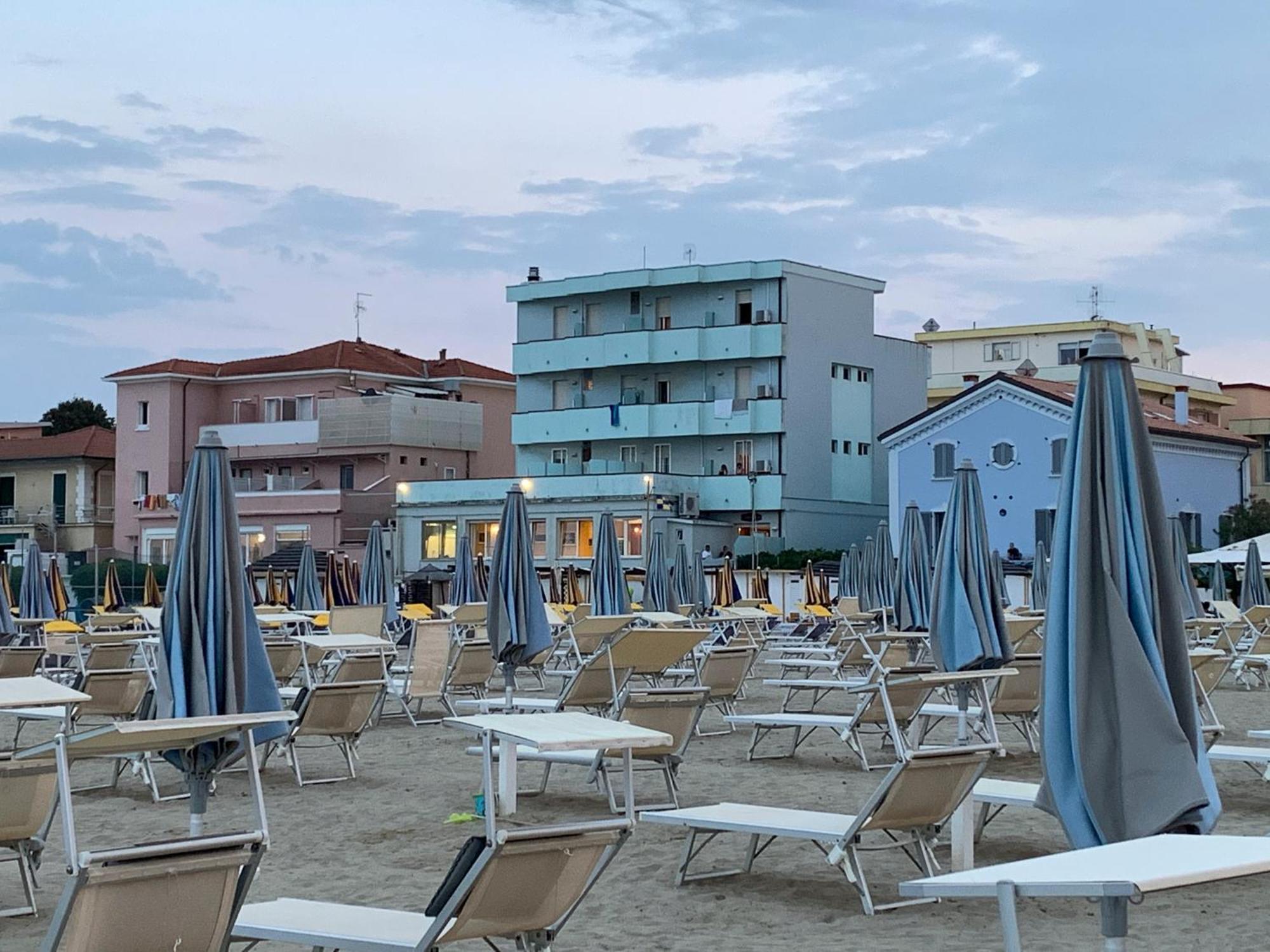 Hotel Acquamarina Viserba Ріміні Екстер'єр фото