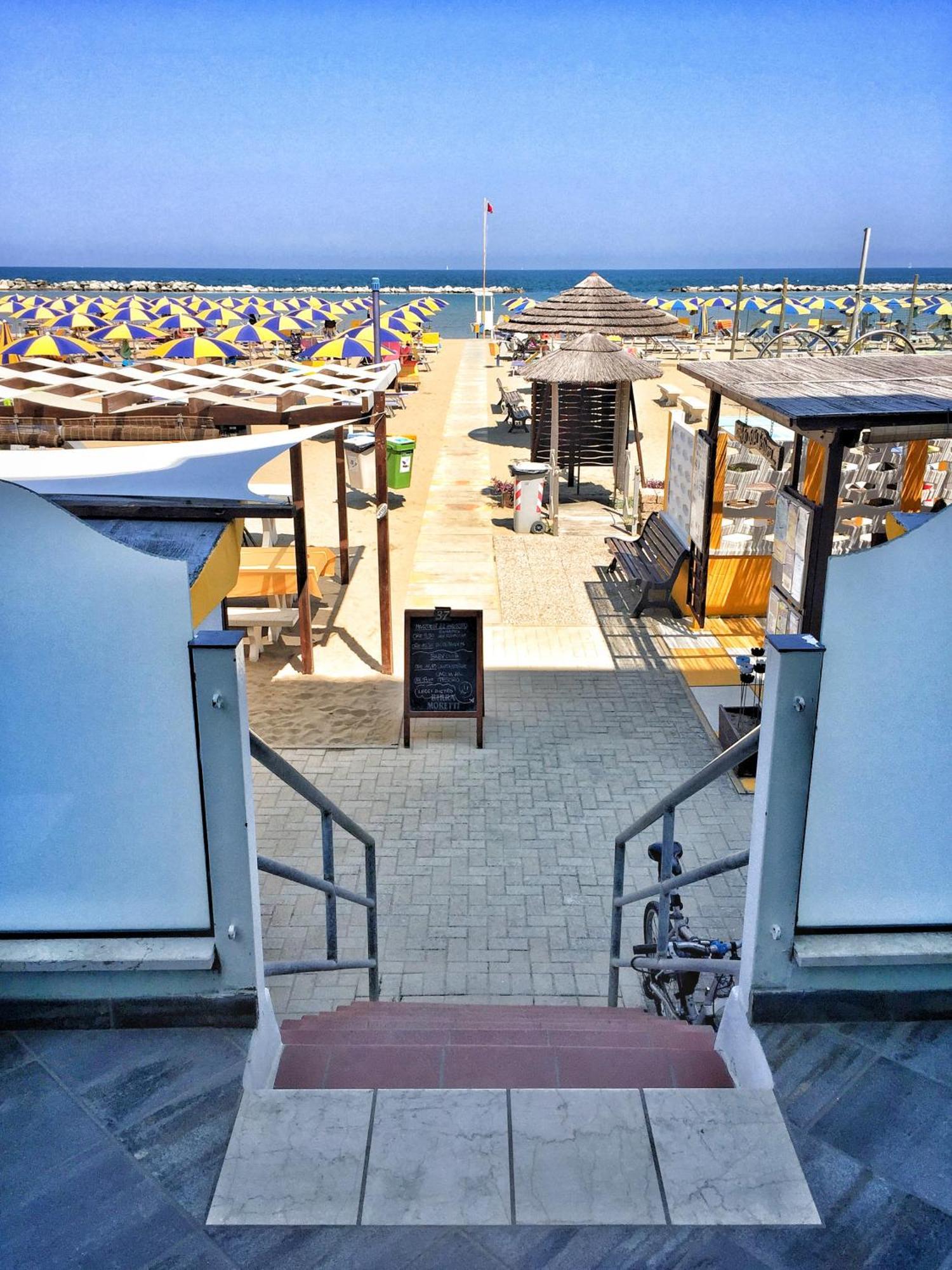 Hotel Acquamarina Viserba Ріміні Екстер'єр фото