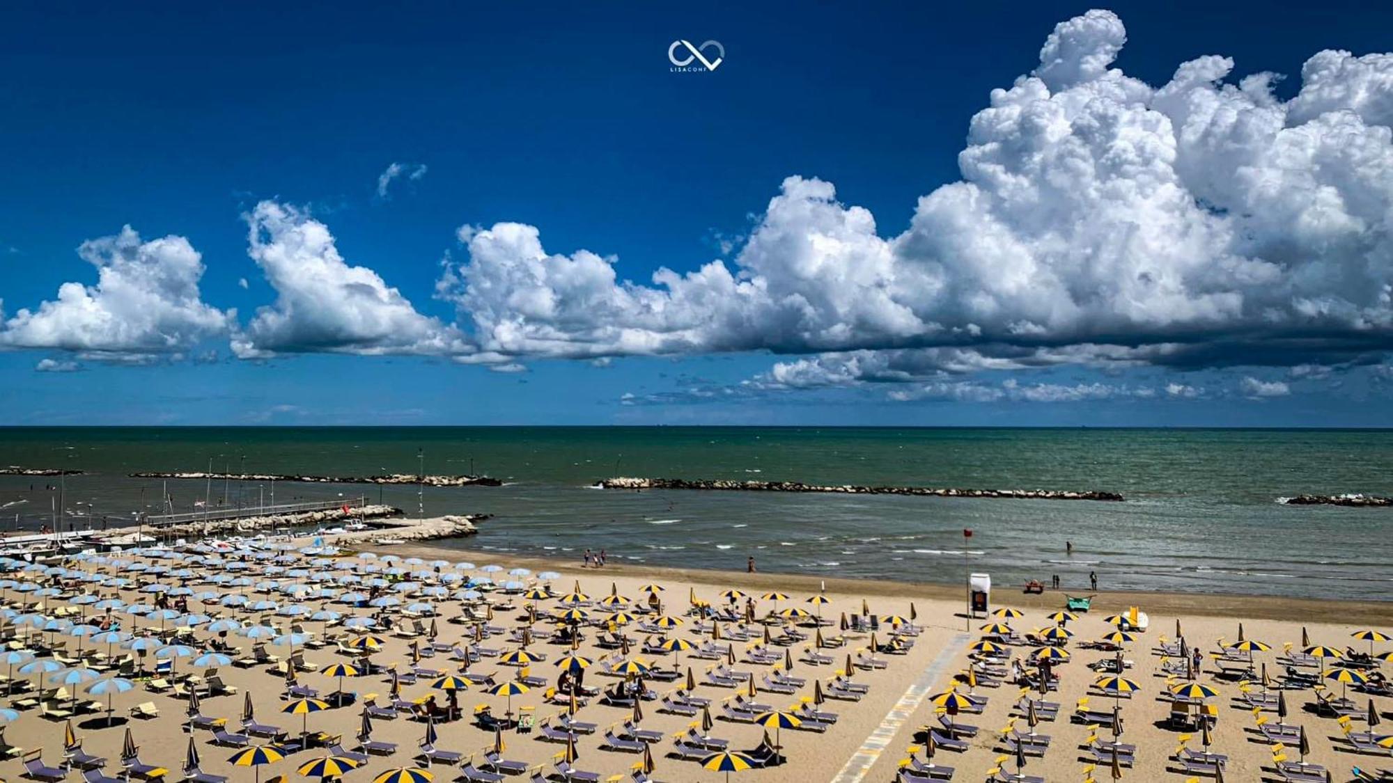 Hotel Acquamarina Viserba Ріміні Екстер'єр фото